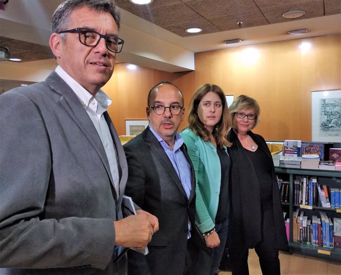 Lluís Recoder, Carles Campuzano, Marta Pascal, Esperana Esteve, presentant el llibre de Campuzano 'Reimaginem la independncia' (arxiu)