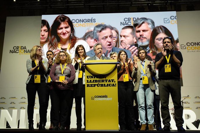 Quim Torra, Carles Puigdemont y Jordi Snchez clausuran el congreso de la Crida Nacional per la República