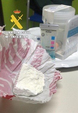 Cocaína intervenida por la Guardia Civil en el interior del vehículo.