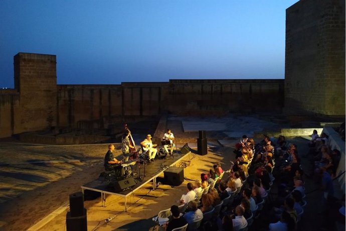 #Noctaíra19 Abre El Ciclo Teatral En La Fortaleza Medieval Alcalareña Con 'Un Castillo Para El Teatro'