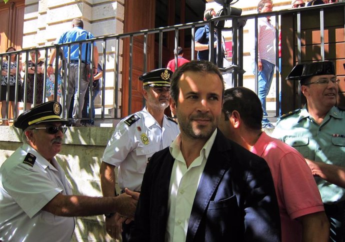 El alcalde de Jaén, Julio Millán, antes de atender a los periodistas.
