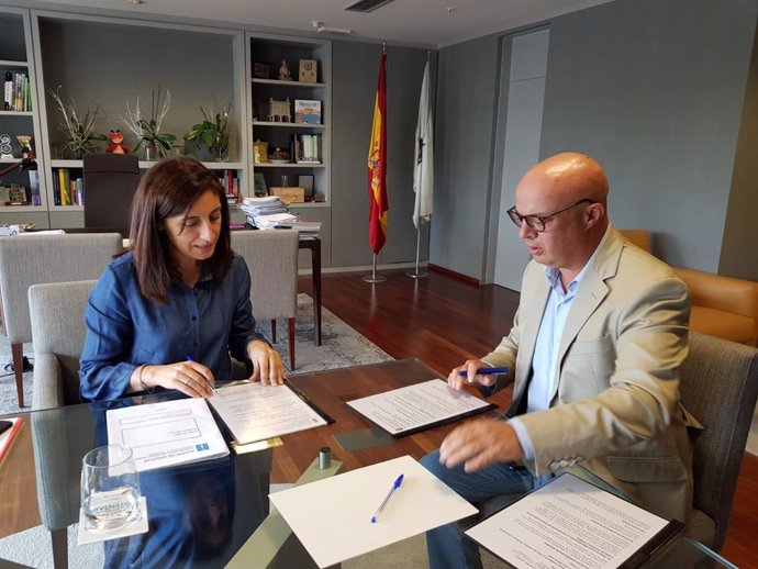 La conselleira de Medio Ambiente, Ángeles Vázquez, se reúne con el alcalde de A Gudiña, José María Lago.