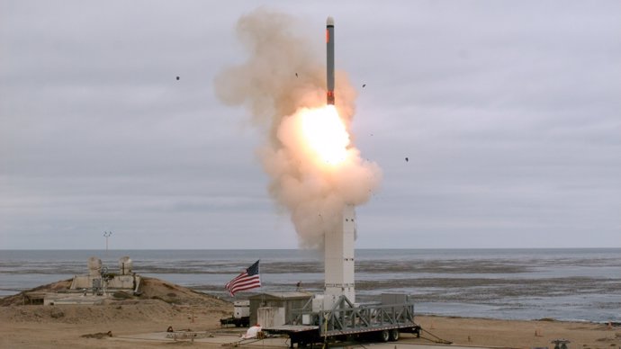 EEUU.- EEUU realiza su primera prueba de un misil balístico de alcance medio tra