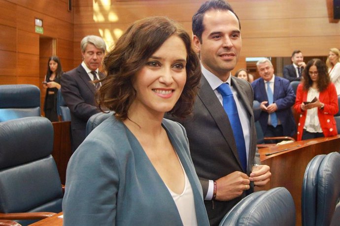 Imagen de archivo de la presidenta de la Comunidad de Madrid, Isabel Díaz Ayuso y el portavoz de Ciudadanos en la Asamblea de Madrid, Ignacio Aguado.