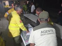 El incendio forestal en Estepona (Málaga) obliga a evacuar a 144 personas