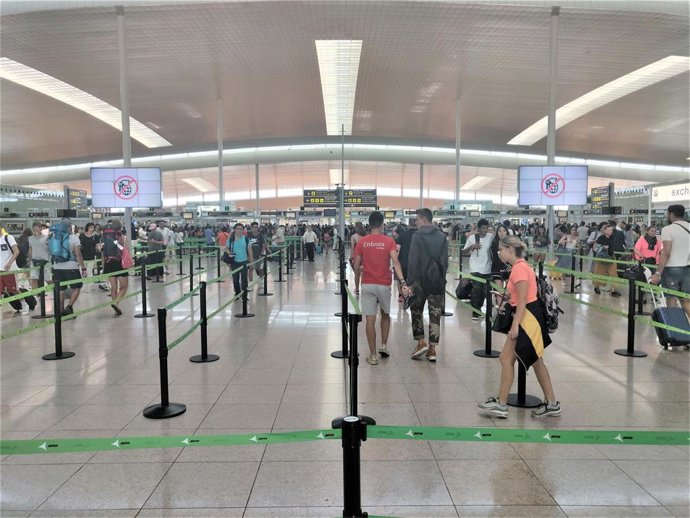 Filtro de seguridad en la T1 del Aeropuerto de Barcelona