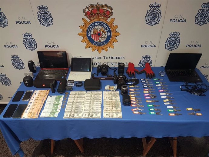Los objetos robados, el dinero y las llaves duplicadas intervenidas por la Policía Nacional