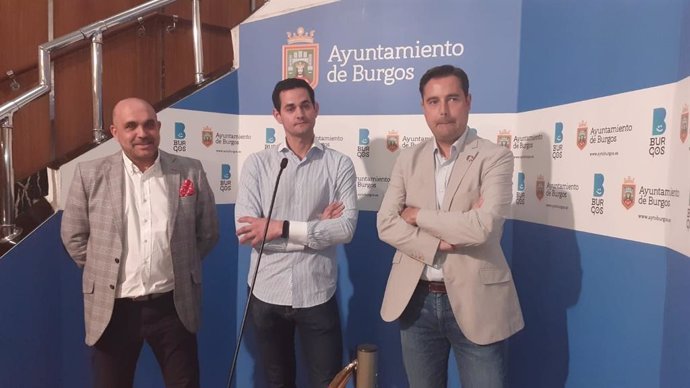 El alcalde de Burgos, Daniel de la Rosa, junto al presidente de la Federación de Hostelería de Burgos.
