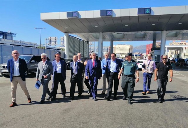 El Delegado del Gobierno en Andalucía vivista el dispositivo de Algeciras.