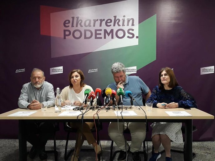 Los diputados de Elkarrekin Podemos Roberto Uriarte, Pilar Garrido, Juan López de Uralde y Miren Gorrotxategi