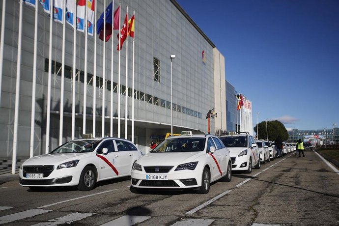 Imagen de recurso de una concentración de taxis en Ifema. 