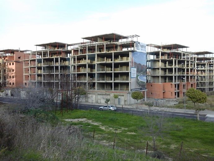 Gran complejo de viviendas paralizado en Camas desde 2009