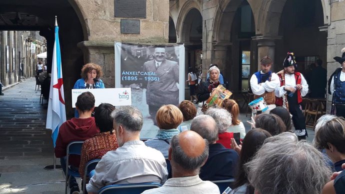 La portavoza Goretti Sanmartín Rei en un acto de homenaje a Ángel Casal.