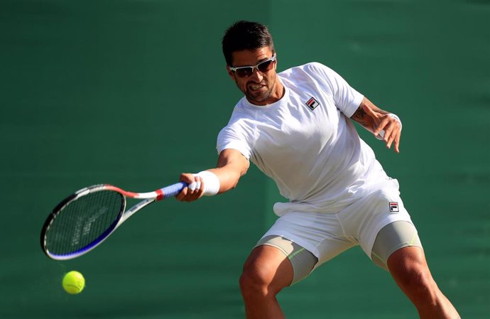 Janko Tipsarevic jugando en Wimbledon 2019