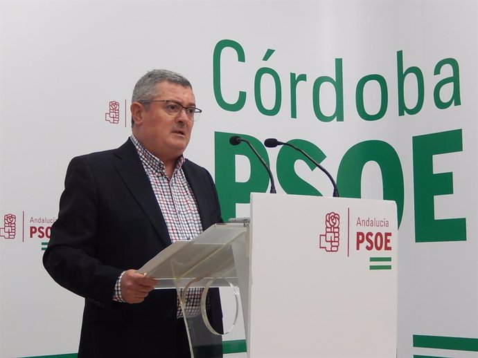 El secretario de Política Institucional del PSOE de Córdoba, Jesús María Ruiz, en la sede provincial de su partido.