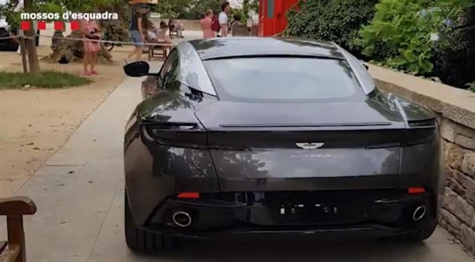 Coche de 239.000 euros robado en un concesionario por un hombre que los Mossos d'Esquadra han detenido en Barcelona.