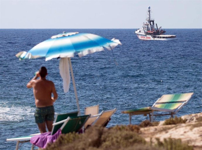 El buque Open Arms, varado este pasado martes frente a la costa de Lampedusa antes de que pudiera desembarcar.