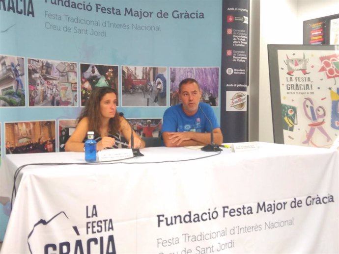 El concejal de Grcia, Eloi Badia, y la presidenta de la Fundació Festa Major de Grcia, Carla Carbonell