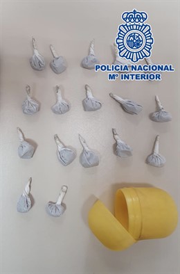 Policia Nacional Nota De Prensa "La Policía Nacional Detiene A Un Hombre Que Trató De Tirar Al Río A Uno De Los Agentes Que Iban A Identificarlo"