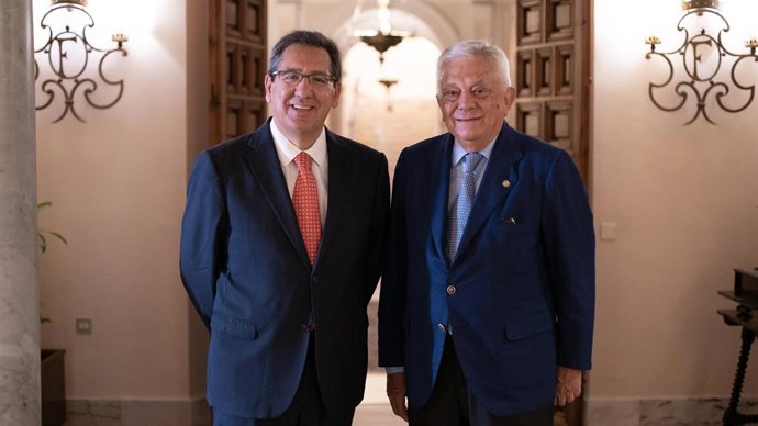 Antonio Pulido, presidente de la Fundación Cajasol y Francisco Herrero, presidente de la Cámara de Comercio de Sevilla