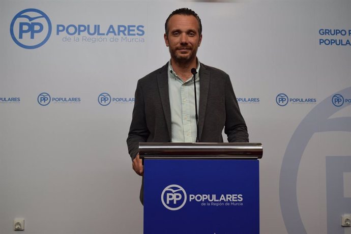 El portavoz del Grupo Popular en la Asamblea y presidente del Partido Popular de Cartagena, Joaquín Segado