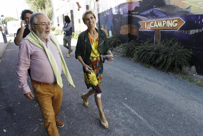 A directora de Turismo de Galicia,  Nava Castro, nunha visita en Valdoviño.