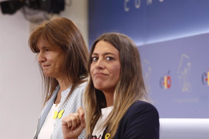 La portavoz de Junts per Catalunya (JxCAT), Laura Borrs y la vicepresidenta del PdeCat, Miriam Nogueras,  rueda de prensa en el Congreso