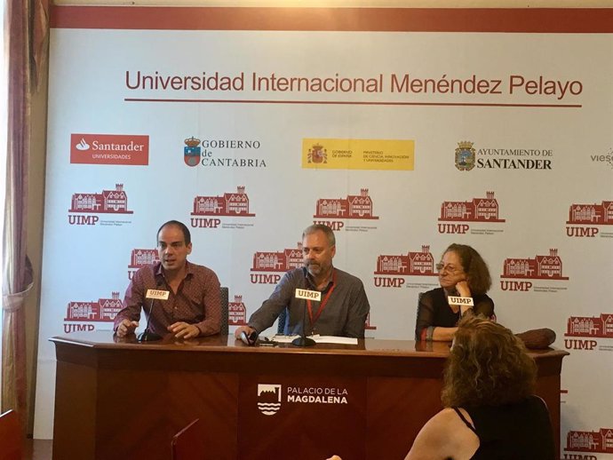 El dramaturgo Alberto Conejero, el vicerrector de la UIMP Andrés Hoyo y la actriz Rosario Pardo