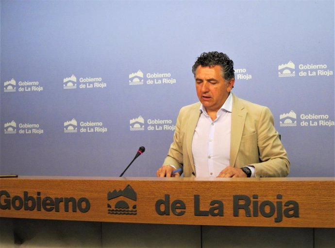 El consejero de Fomento y Política Territorial, Carlos Cuevas, en rueda de prensa esta mañana