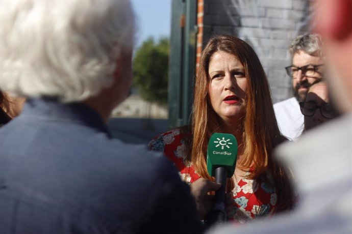 Susana Serrano atiende a los medios