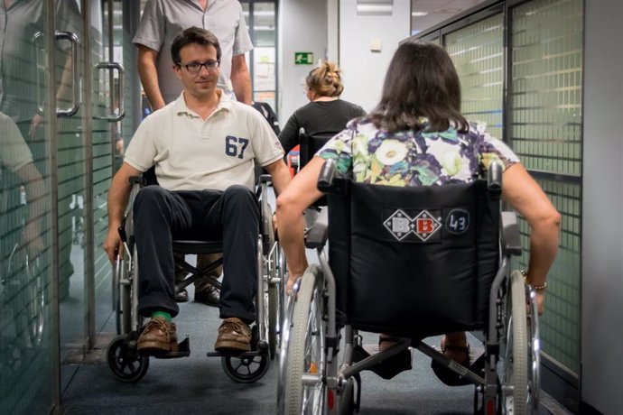 Dos trabajadores de Bankinter con discapacidad.