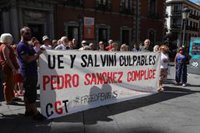 Un centenar de personas se concentra frente al Ministerio de Exteriores en apoyo a los migrantes del Open Arms