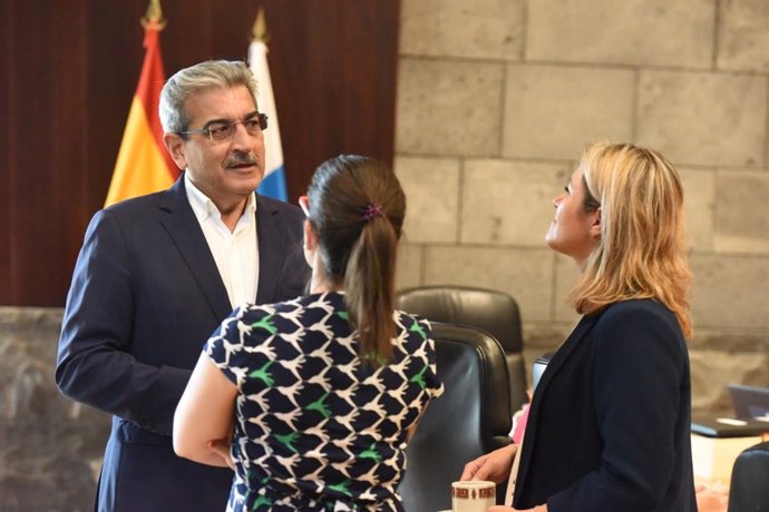 El vicepresidente y consejero de Hacienda del Gobierno de Canarias, Román Rodríguez