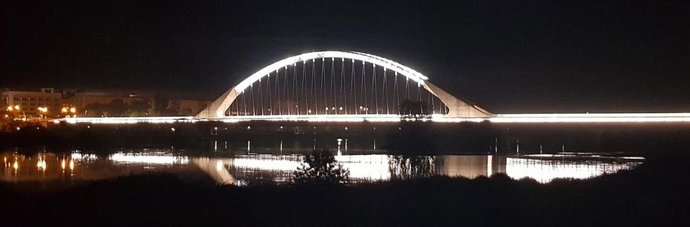La sustitución de la luminaria del arco del Puente Lusitania de Mérida supondrá 