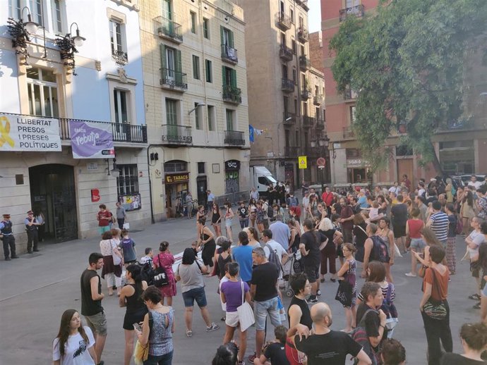 Unas 200 personas protestan contra las agresiones sexuales en las fiestas de Grcia