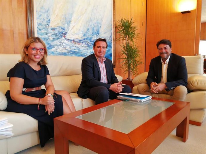 Reunión institucional del Ayuntamiento de Alicante y la Generalitat con la presencia de Mari Carmen Sánchez, Herick Campos y Luis Barcala