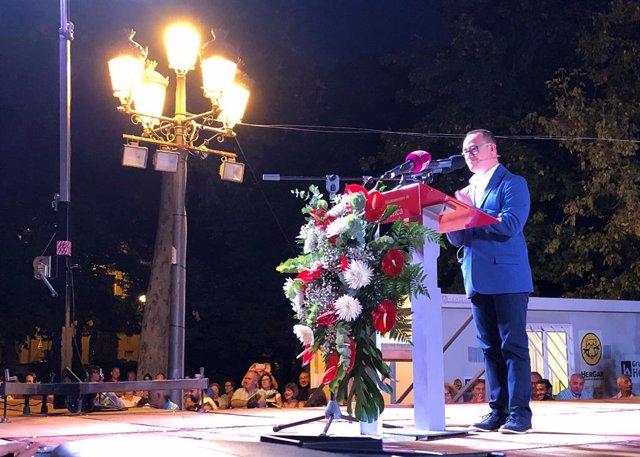El joven ordenanza con Síndrome de Down Carlos Martínez ha sido el encargado de pregonar las Feriias y Fiestas de San Juilián de Cuenca 2019