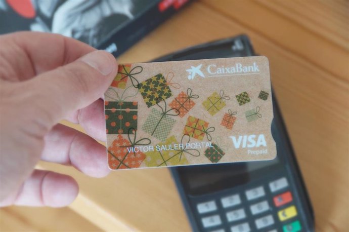 Ejemplo de las nueva tarjeta regalo biodegradables de CaixaBank