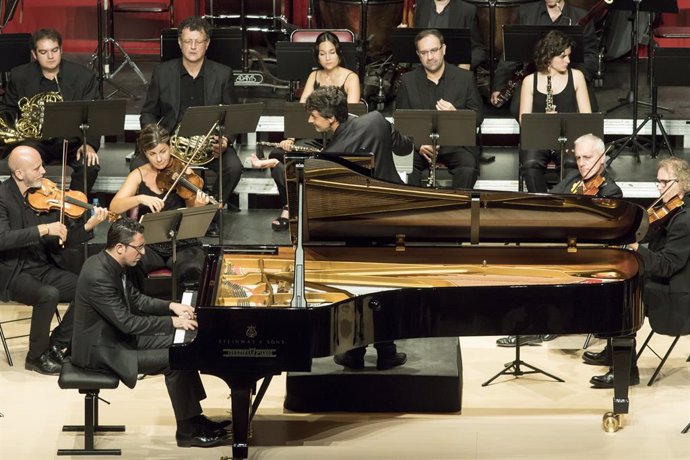 El pianista Giuseppe Andaloro acompanyat per l'Orquestra Simfnica del Valls
