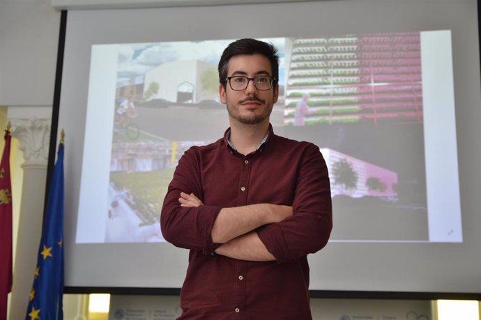 El ingeniero civil por la UPCT Pablo Murillo Landín, estudiante también de Arquitectura