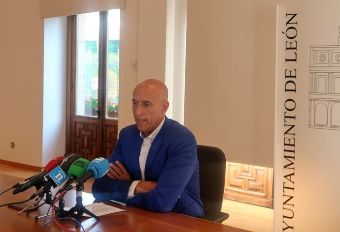 El alcalde de León, José Antonio Diez, en la comparecencia posterior a la Junta de Gobierno Local.