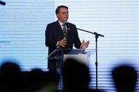 Bolsonaro sopesa enviar al Ejército para ayudar a extinguir los incendios en el Amazonas