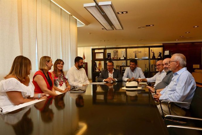 Representantes de la Fundación Visit Benidorm de la Comunitat Valenciana analizan junto al presidente de la Diputación de Alicante las consecuencias de la incertidumbre creada por la salida del Reino Unido de la Unión Europea