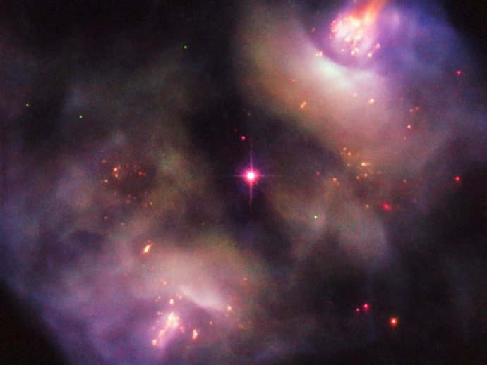 El telescopio Hubble captura la dinámica de una estrella que agoniza