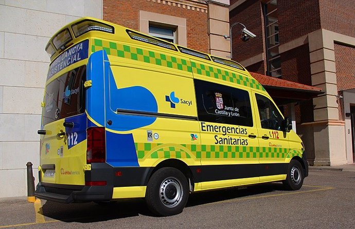 Siete heridos, entre ellos tres menores, en la colisión entre dos turismos en León