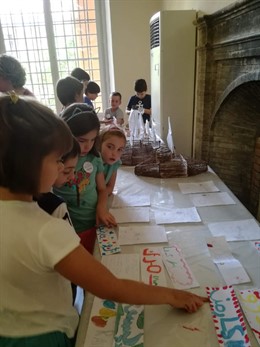 Niños en el porgrrama 'Mi Palacio de Verano' del Alcázar