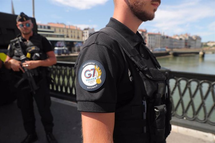 Foto de gendarmes en Bayona durante la cumbre del G7 en Biarritz