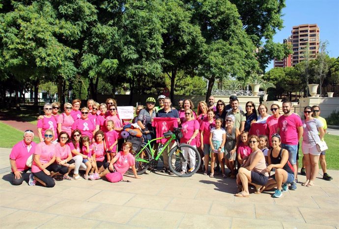 El benidormense Miguel Íñiguez inicia su camino solidario a Santiago en bicicleta para visibilizar la labor de Anémona