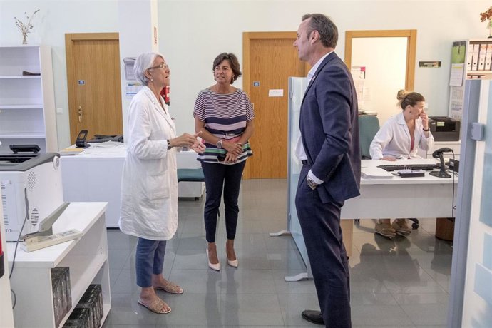 Guillermo Blanco, consejero de Medio Rural, visita el Laboratorio y Control