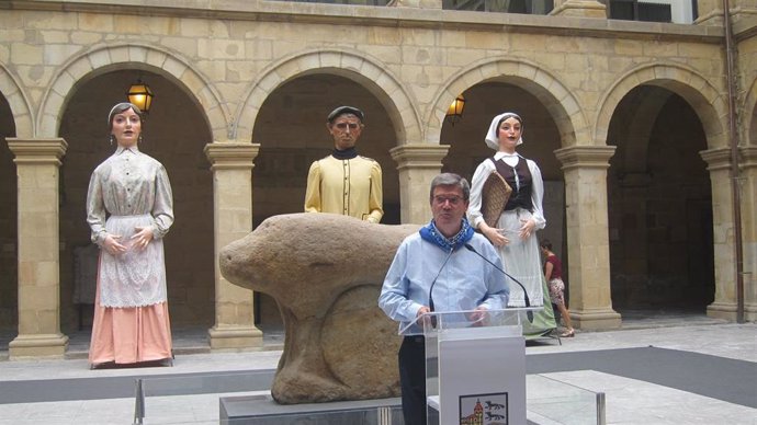 El alcalde de Bilbao, Juan María Aburto, realiza un primer balance de la Aste Nagusia en el Museo Vasco